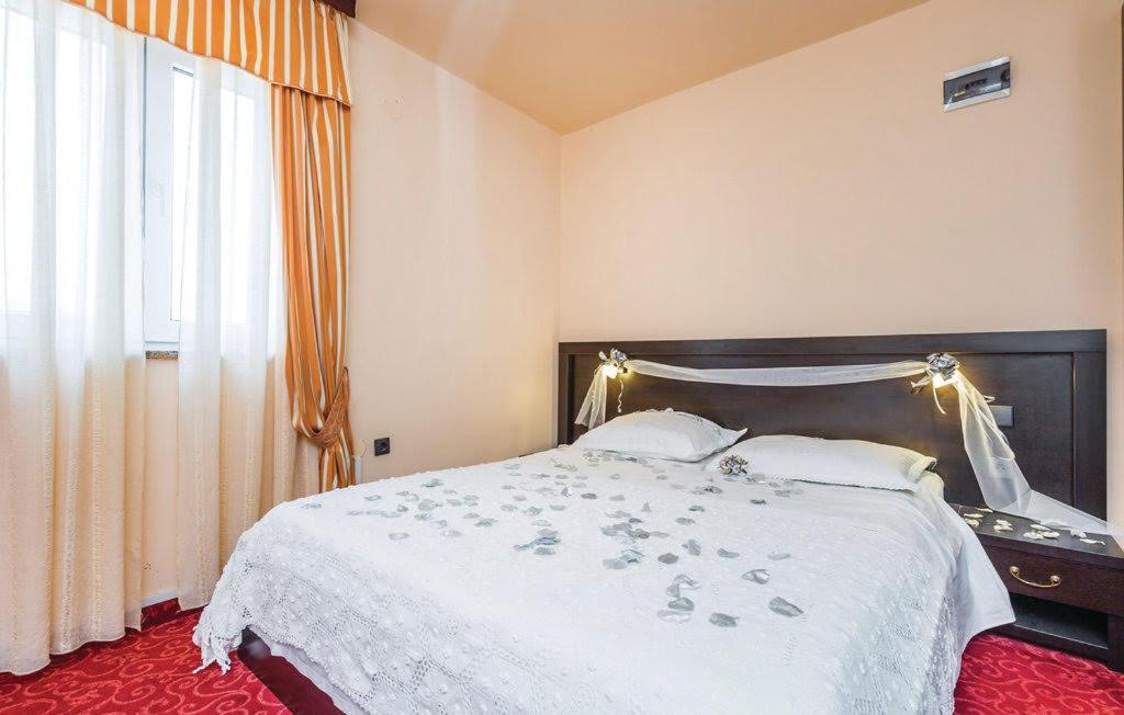 Bed & Breakfast Valentina Metajna Extérieur photo